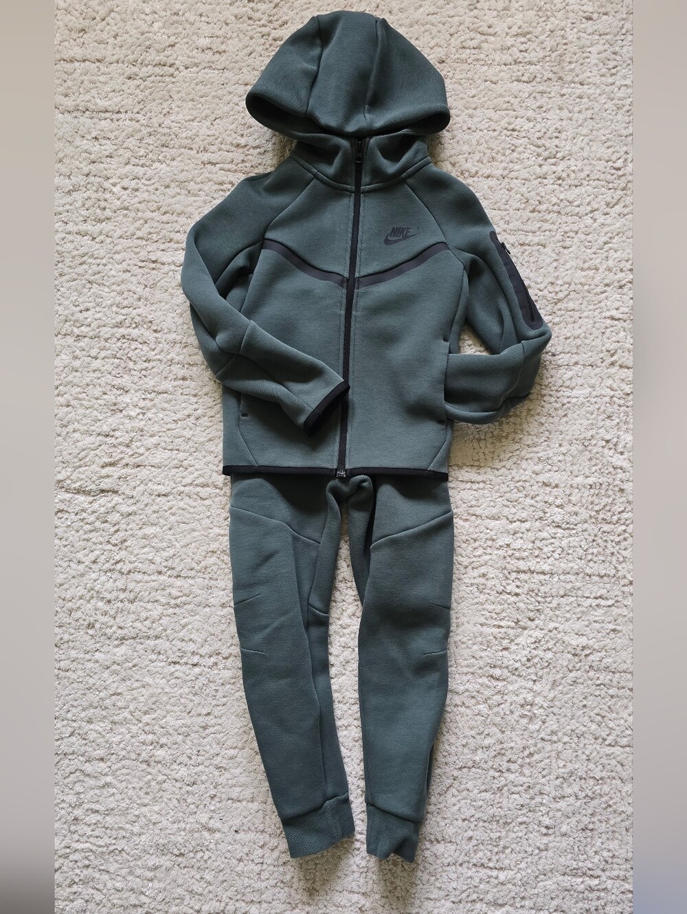 Nike Kids' Green Tech Fleece Hoodie & Jogger Pants - Picture 9 of 14